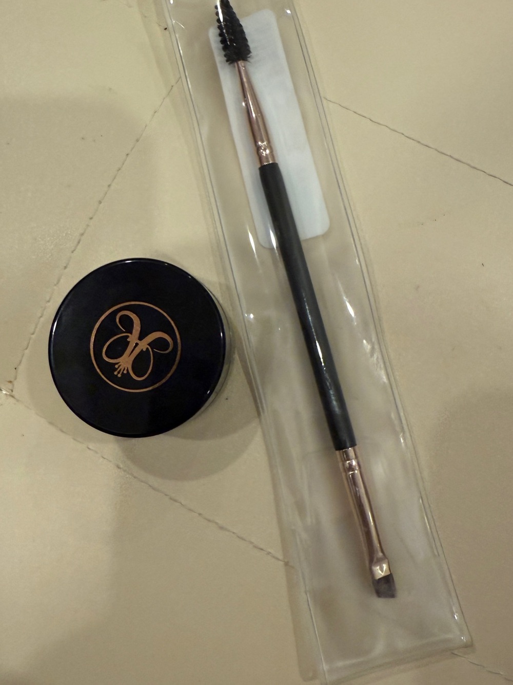Anastasia Beverly Hills Dipbrow Eyebrow Pomade in Soft Brown + Dual-ended Brush